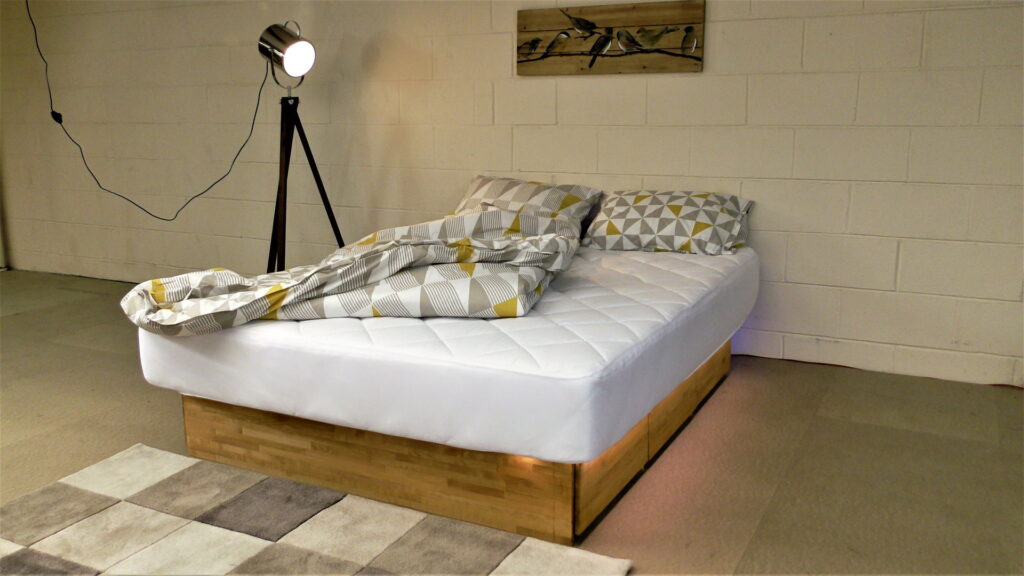 Aqua Pro waterbed + 6 Drawers wooden base Aquaglow Waterbeds