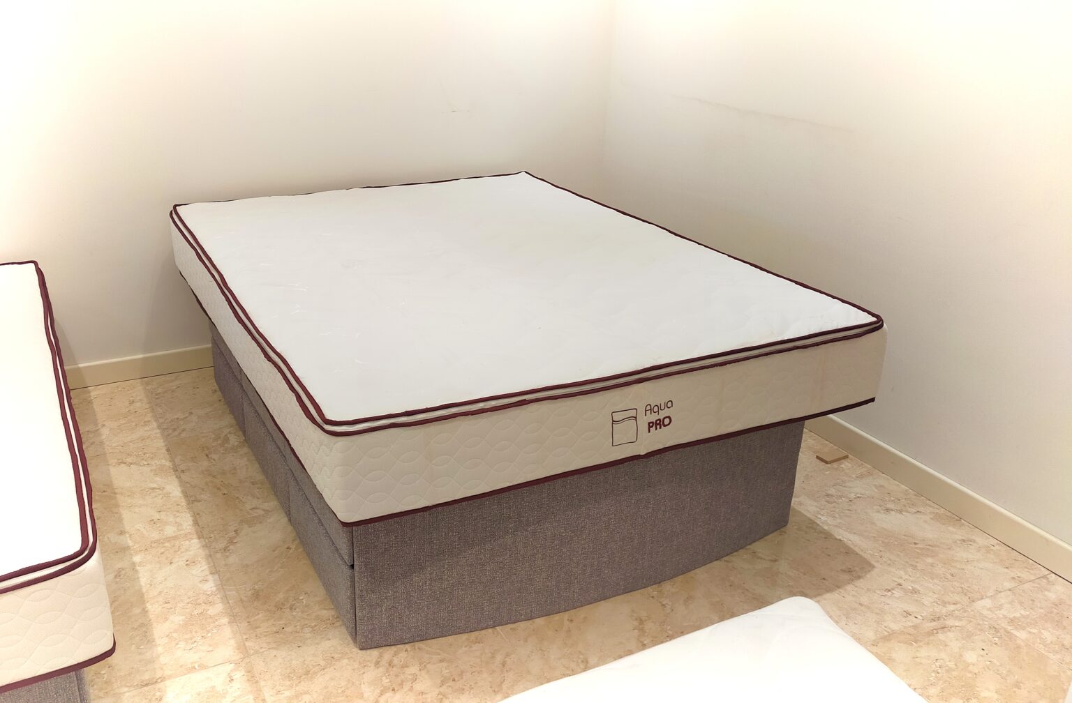 Aqua Pro waterbed + 12 Drawer Base Aquaglow Waterbeds